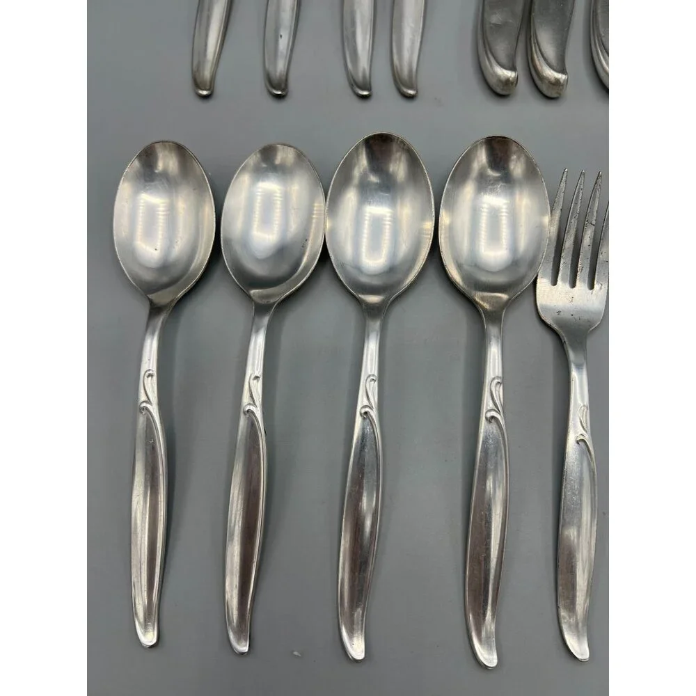24 piece 1958 William Rogers Silver Plate Flatware SWEEP Settings for 4 People